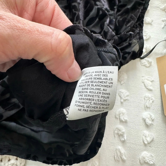 NWT Halogen Black Flocked Sleeveless Floral Top Size Small - Picture 9 of 10